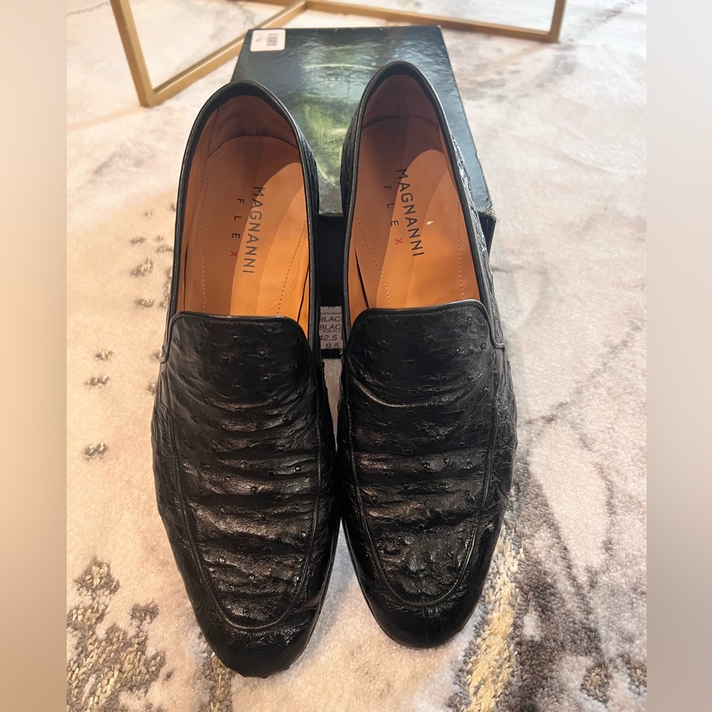 Magnanni slip on loafer